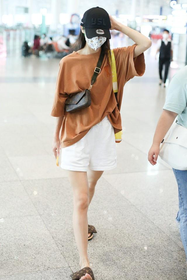 一只麦兜|可帅可亲民的金晨，迷恋上了六千多元的LV拖鞋，依旧得人心