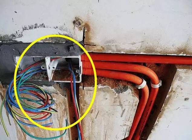 18年水电师傅：新房装修千万别全装4平方电线，差点把房子毁了！