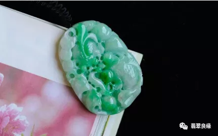 翡翠|信念与寄托化作一抹翠玉 谈翡翠构图之保佑辟邪