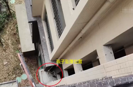 |一家三口去参观亲戚新房，儿子意外坠亡，夫妻起诉亲戚索赔90余万