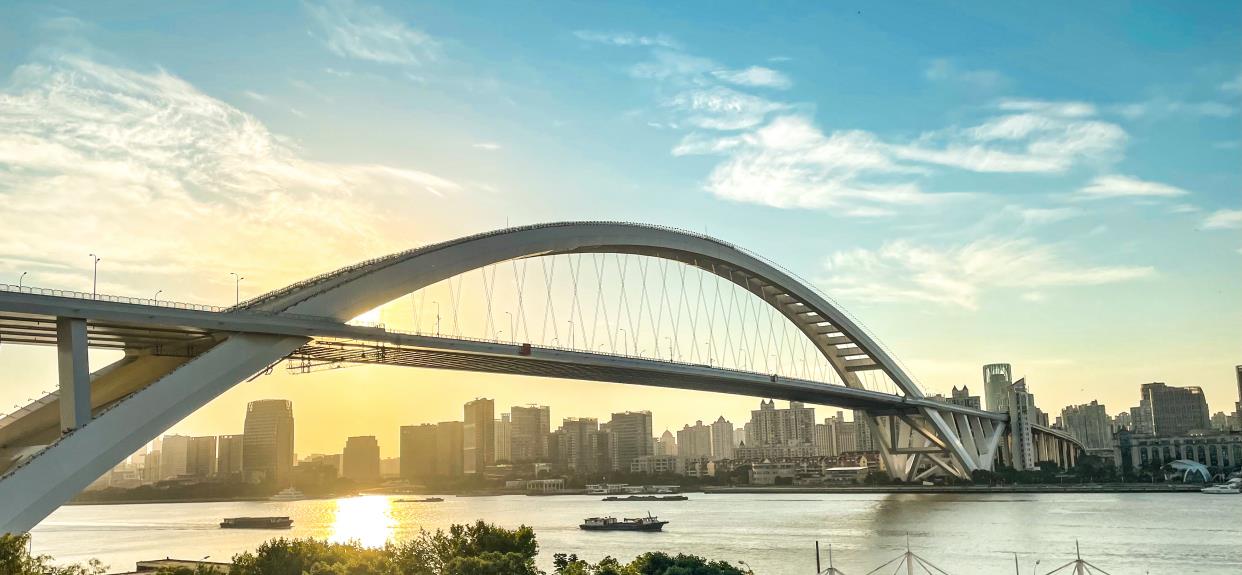 长脖子爸比说|黄浦江畔上海宋城,颜色泼水狂欢等十余场演出,点燃夏日的夜