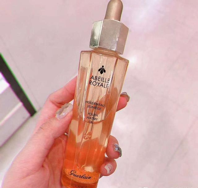 巫马玉龙 精华液测评：这些精华液美白补水，一涂告别暗黄干皮！小仙女必备