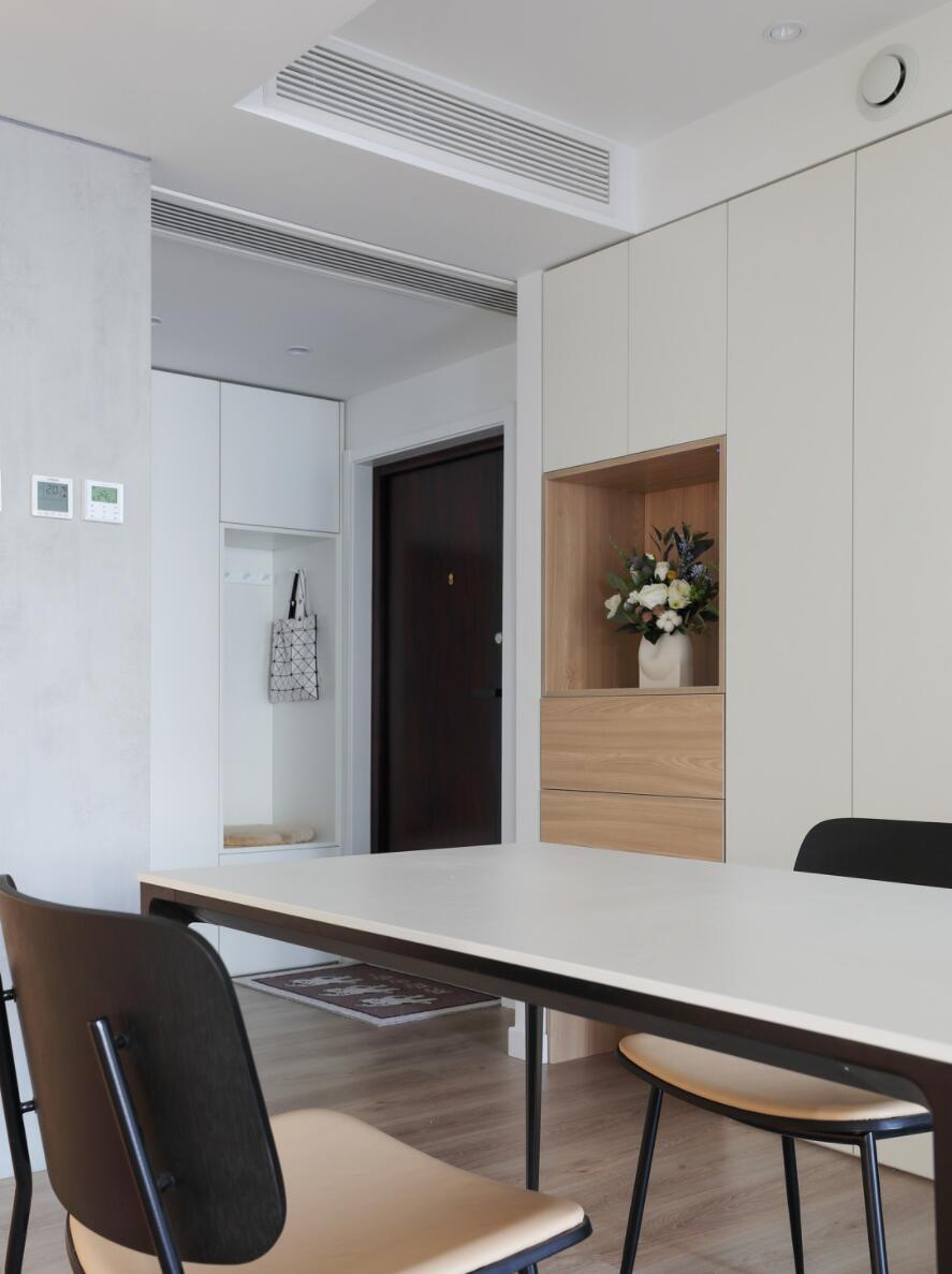 小拾谈装修|玄关做转角柜，客厅一分为二，这个家我看不到一点浪费，太实用了