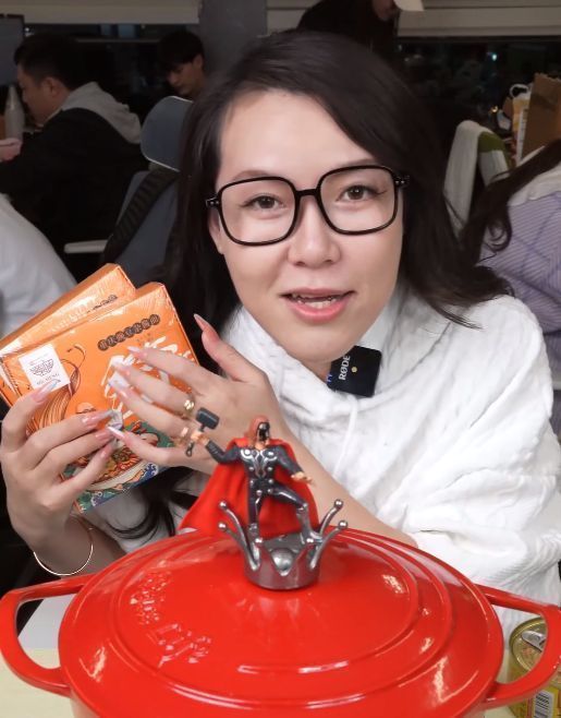 浪胃仙|网红浪胃仙被曝是富二代？为了儿子男扮女装，与前妻已经离婚十年