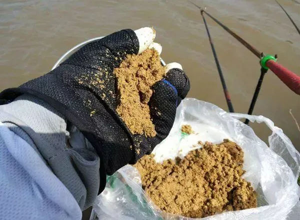 饵料|早春钓大鲫鱼,学会这三招就够了,次次爆护说的就是你