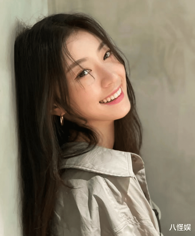 纪凌尘|纪凌尘女友大量生活照曝光，超模身材可盐可甜，风格酷似阚清子