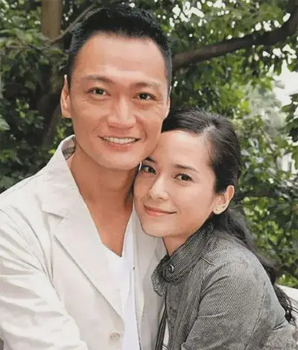 金枝欲孽|承认了!和当红小花当剧组夫妻,现在东窗事发互泼脏水?!