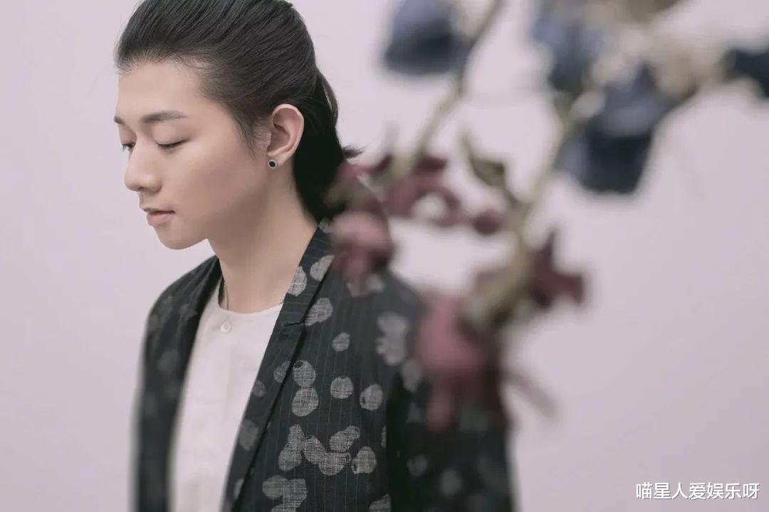 霍尊|单人官宣，发长文控诉9年青春无果，父亲发文辩解，好友说话被锤