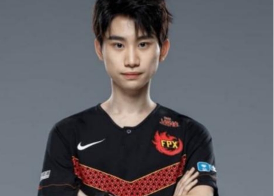 lpl|网友热评LPL冠军各位置排名，上野无异议，中辅争议声极大