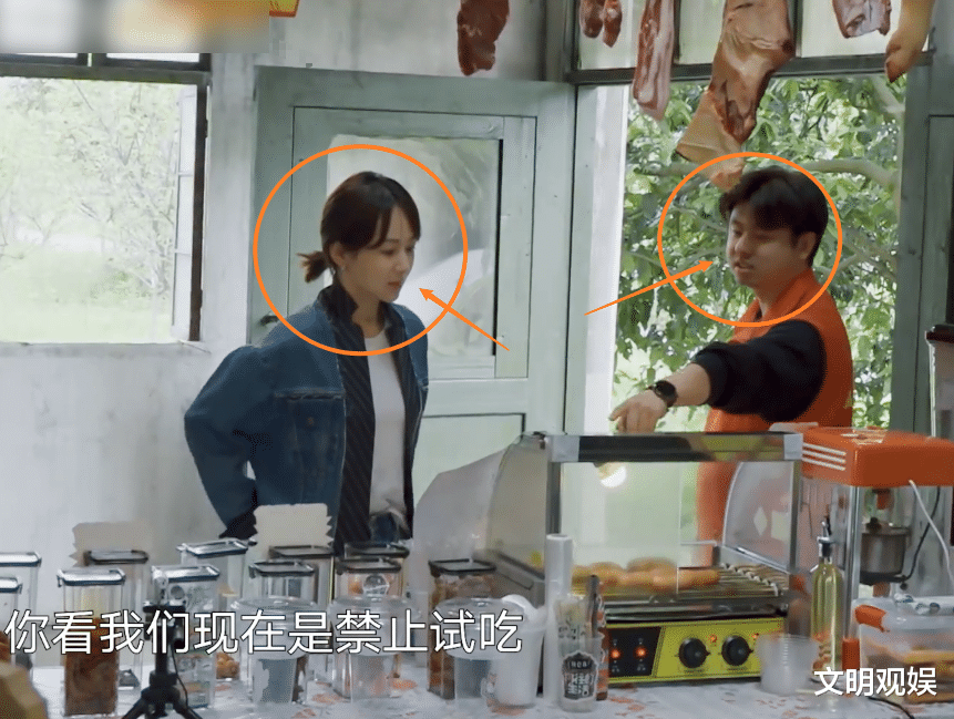 杨紫|杨紫为吃烤肠打“欠条”，本以为她只带走一根，结果让观众看傻眼