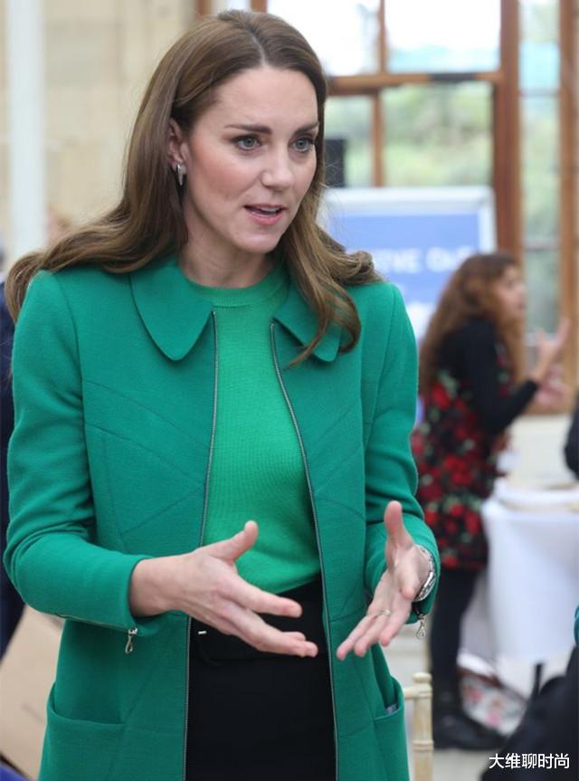 大维聊时尚 凯特再次大胆，继金色亮片裙之后，又穿起了“凯莉绿”