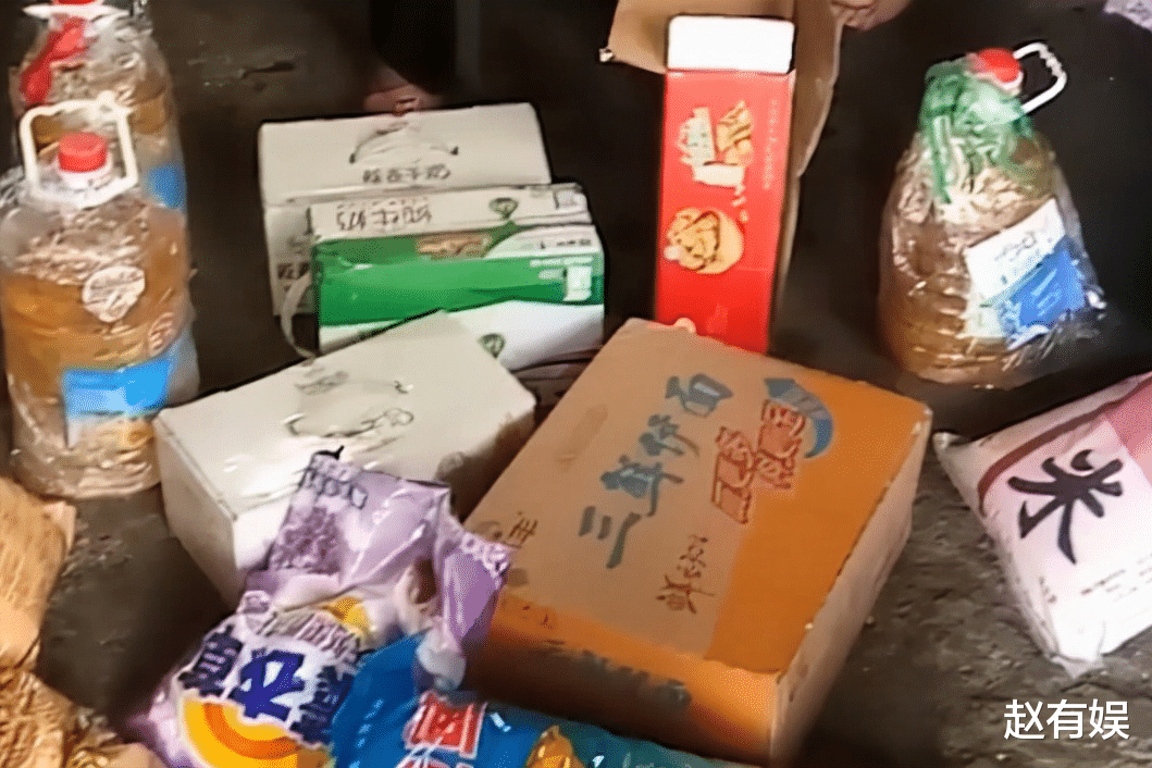 丈夫是残疾儿子是脑瘫!一夜爆火的盲人母亲,为何如今被骂了?