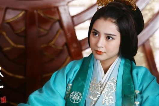 李心艾|“J女郎”李心艾减到120斤，被质疑减肥失败，膀大腰圆认不出