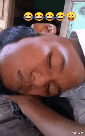 |“办公室女老板桌子上发现了个塑胶棒，这是什么棍子？”哈哈哈快藏起来