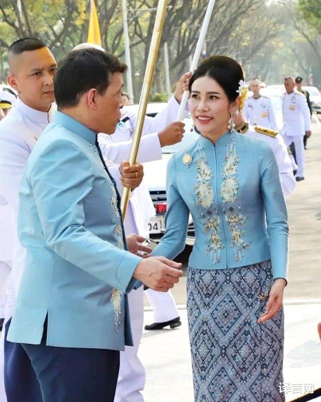 泰國詩妮娜36歲生日，國王穿情侶裝顯年輕10歲，將冊封貴妃為王後-圖3