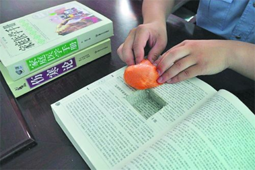 2009年,26岁的特大女毒贩毛苒被捕,临刑前,她说了这样一段话