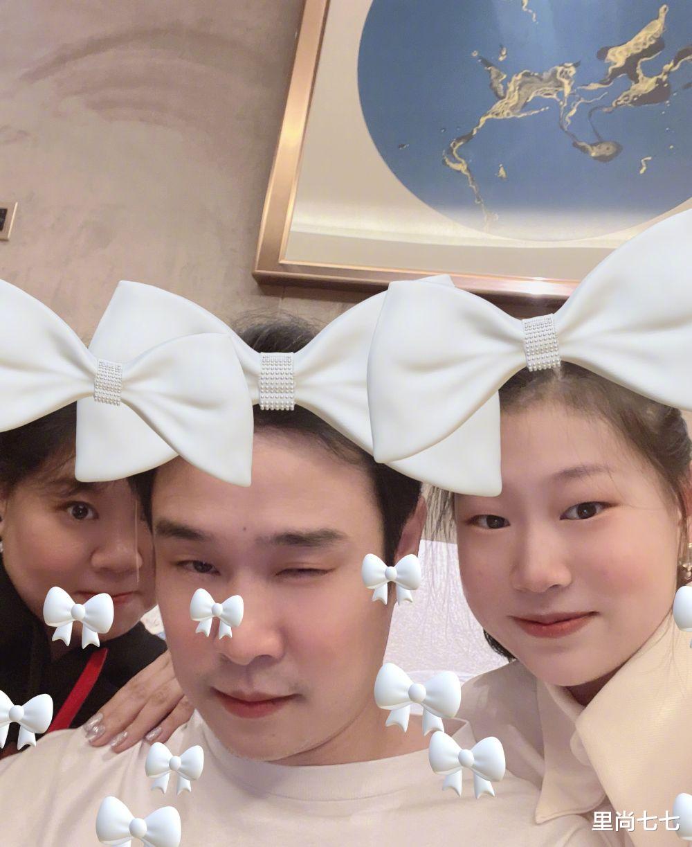 紫薯 小沈阳一家三口过年,妻子换新发型大变样,女儿高级脸似爸复制