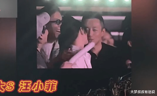 汪小菲|大型离婚现场！王力宏2年前小巨蛋索吻李靓蕾…大S汪小菲同场开亲