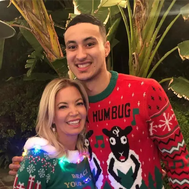 湖人队|牛逼！年薪3000万！湖人核武留不住了