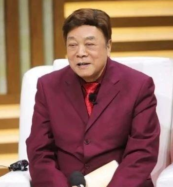 赵忠祥|赵忠祥离世前一天，曾找倪萍秘密谈话？难怪5亿遗产一分没给儿子