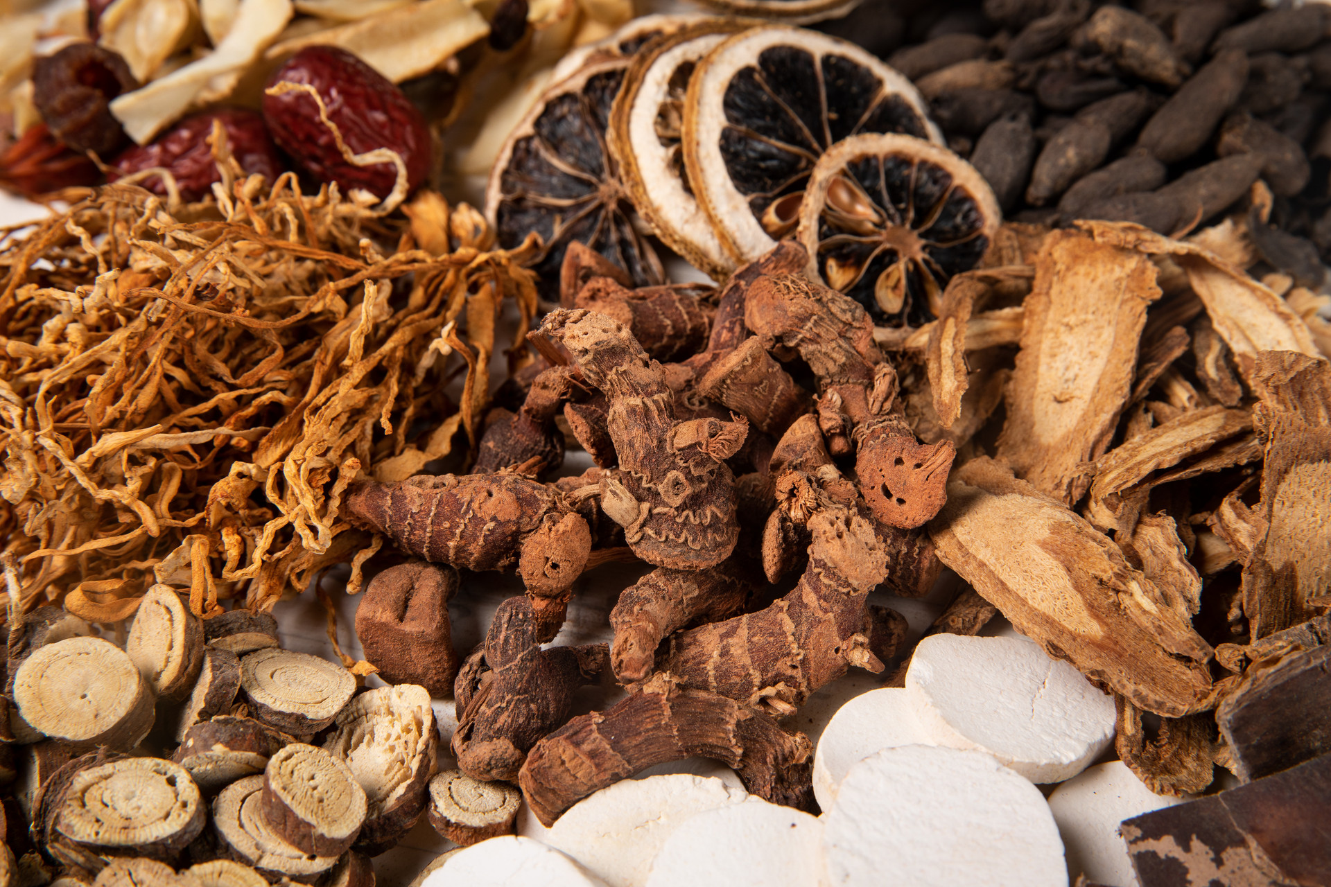 子宫肌瘤|查出子宫肌瘤先手术？别着急，来看中医怎么治疗