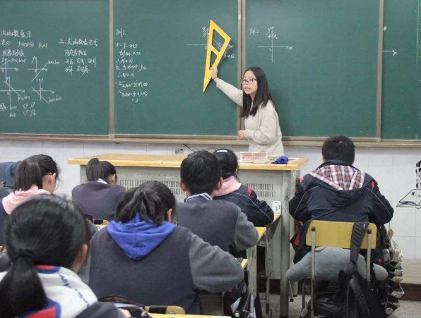 大学生|大学生上网课吐槽老师忘关麦，发现后“哭成泪人”，评论区热闹了