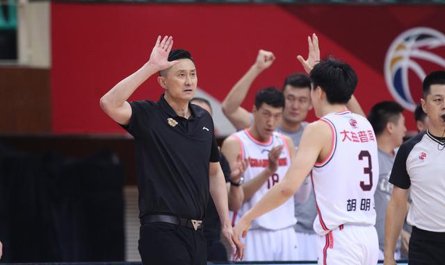 闫军|1分之差！CBA季后赛再次成昏哨舞台，闫军如此水平为何屡受重用