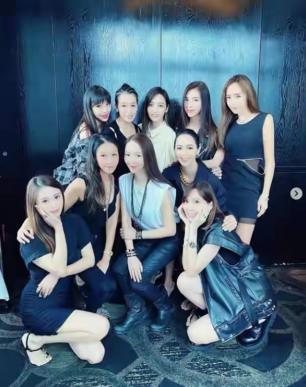 穿衣搭配|原来王力宏离婚了！李靓雷穿衣变得豪放，走进富婆圈开始化大浓妆