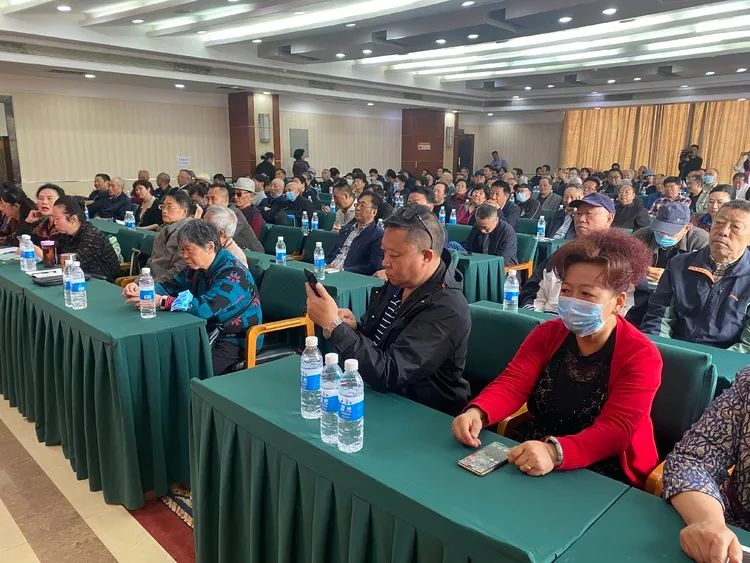 圣洁甘孜 我州老党员老干部党史学习教育主题报告会在蓉召开