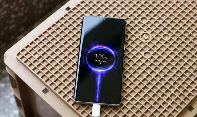 小米科技|200W快充終于上線，小米12 Ultra首發！雷軍干大發了