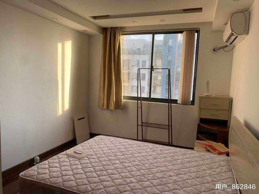 春申万科城协议价1400万起拍,房屋估值过高,难逃流拍命运。