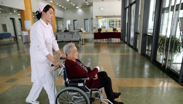 教教你家娃|空置率达50%，机构养老遇瓶颈，如何能让老人晚年幸福得到保障