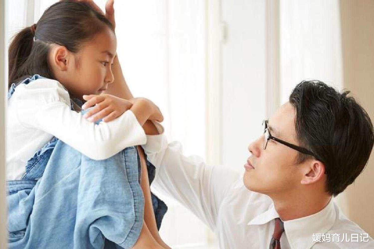 媛妈育儿日记|女儿上学总磨蹭,爸爸是个“狠人”,直接体验后果才刻骨铭心