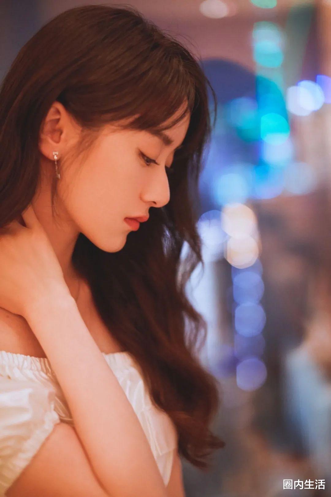 杨幂|杨幂现在要同时确保很多小生的发展,因此她的压力也是蛮大的