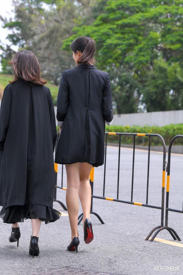 衬衫|新款职场,白衬衫+臀裙,让街头美女穿上“性感优雅”!