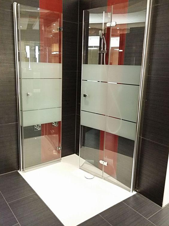 浴室再小也可以这样做隔断，省空间还上档次，后悔没有早点知道！