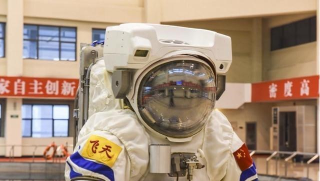 航天员 我国空间站航天员出舱，身穿的3000万元衣服，为啥无法带回地球？