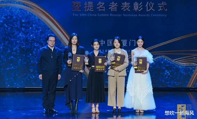 张子枫|她不红谁红,金鸡颁奖嘉宾都呆了!一个细节尽显谦卑有礼