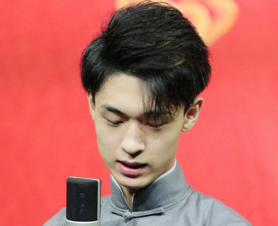 相声|秦霄贤的相声功底有目共睹，最大问题是没找准定位