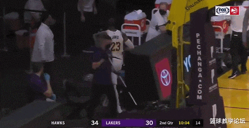 安东尼·戴维斯|詹姆斯受伤！无限期休战！疼得满地打滚！湖人最大的麻烦来了