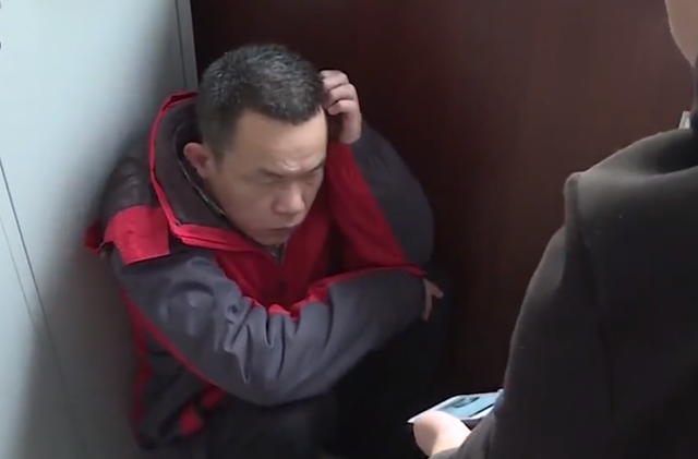蓦然一牟 大学生儿子失踪几年，突然出现在救助站，父母再见他时已经是傻子