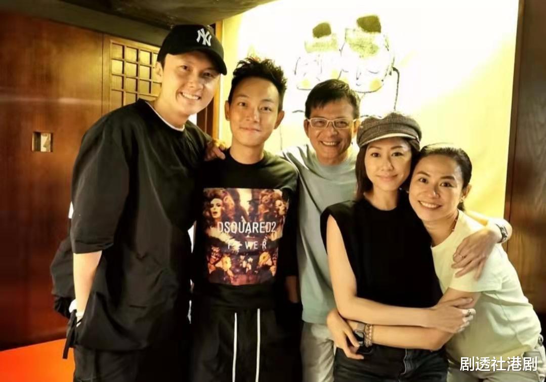 关宝慧|有机会发展？黄日华与女艺人见面频繁，对方曾坦言迷恋四眼失婚男