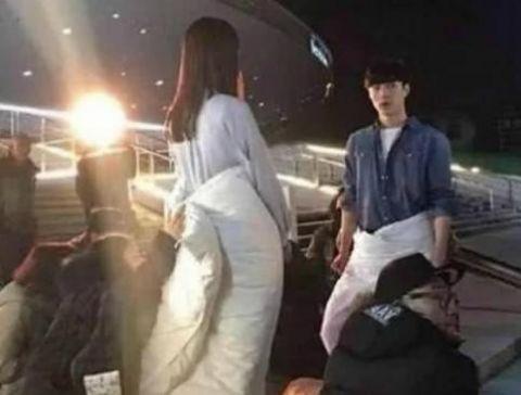 穿帮镜头|明星拍洗浴戏只看上半身，下半身的穿帮镜头让你笑到血喷，哈哈哈