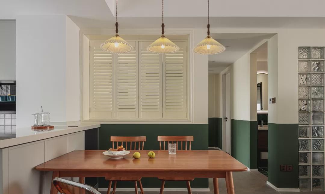 90㎡三室复古风装修，半墙打破“暗”房设计，大户型既视感