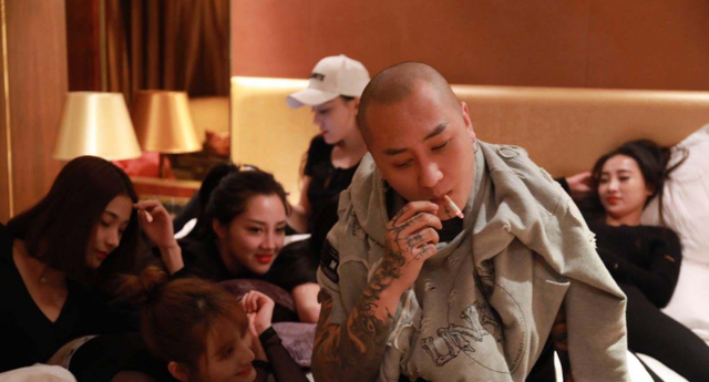 |网红兄弟因钱反目，“大哥”账号已被封禁，同平台主播劝两人收手