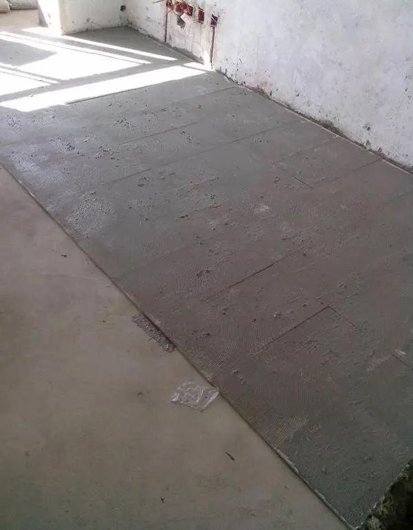 本来以为会被宰，没有想到师傅技术那么好，这瓷砖贴的没毛病