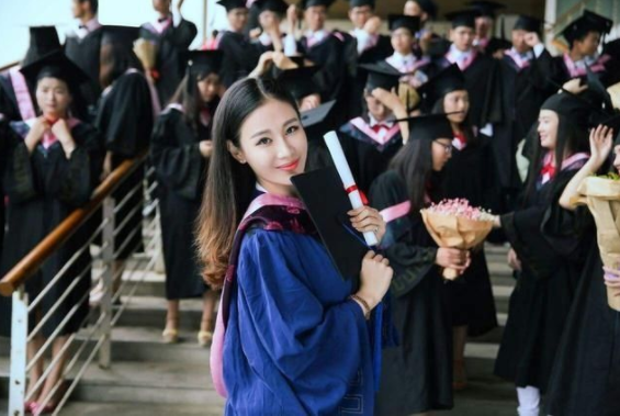 跌停|因“第一学历”不符合要求，“本科生”求职被拒，教育部作出回应