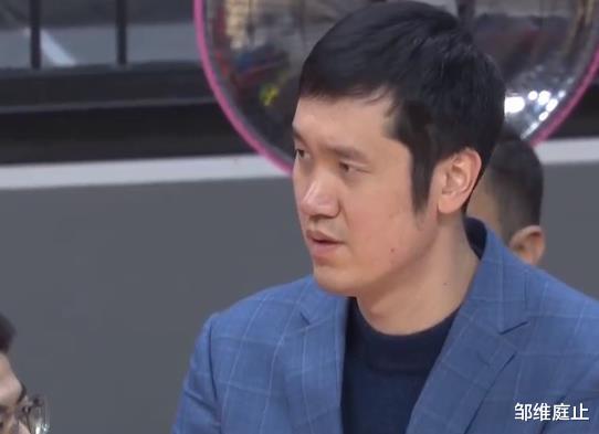 李春江|见惯大风浪！超级外援用篮球怒砸篮板表达不满，李春江淡定注视！