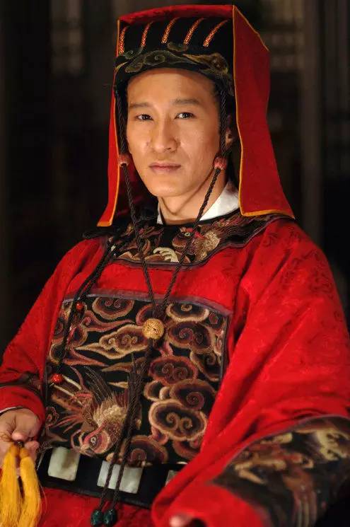 刘奕君|这8位当红“大叔”，年轻时颜值平平无奇，年纪越大反而越有味了