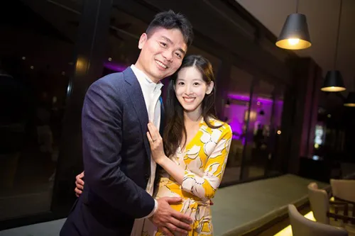 章泽天|章泽天近照曝光，刘强东出轨2年后，她的野心终于藏不住了！